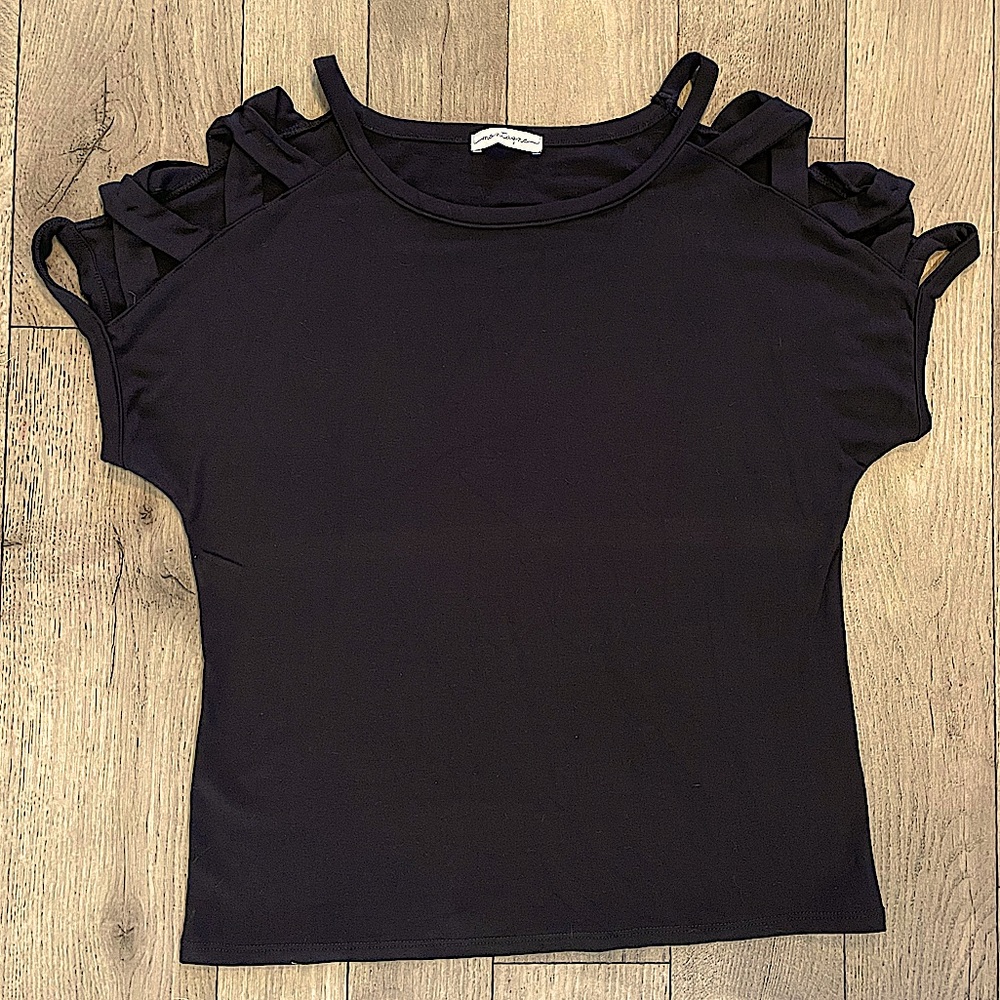 MONTAGNE Black top